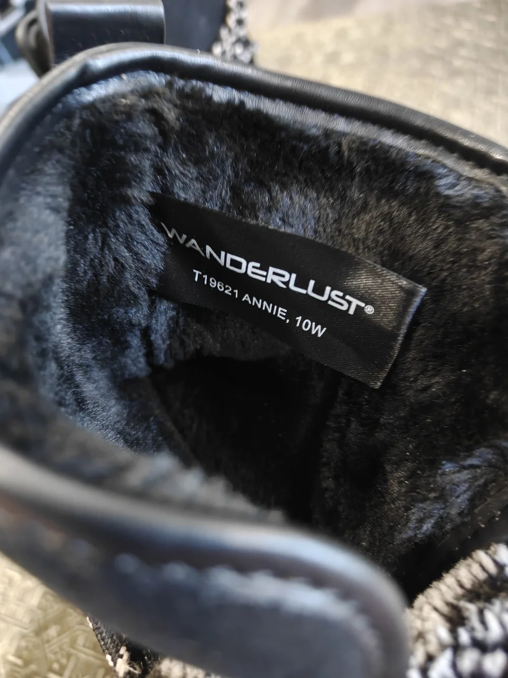 Wanderlust Danette Black Winter Ankle Boots with Gray Shearling Cuff Size 10